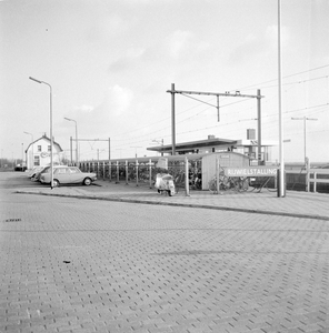 169268 Gezicht op de rijwielstalling bij het N.S.-station Zoetermeer te Zoetermeer.N.B. De naam van het station is op 3 ...